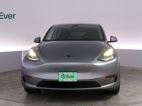 Used 2024 Tesla Model Y Long Range RWD image 12