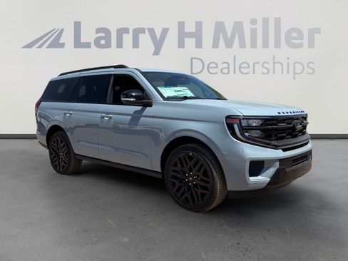 New 2026 Ford Expedition Platinum w/ Stealth Performance Package AWD/4WD image 7