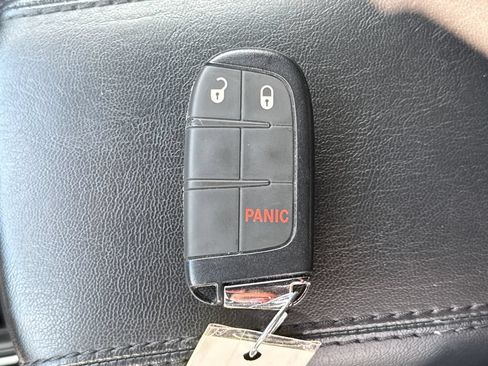 Used 2025 Jeep Compass Trailhawk AWD/4WD image 35