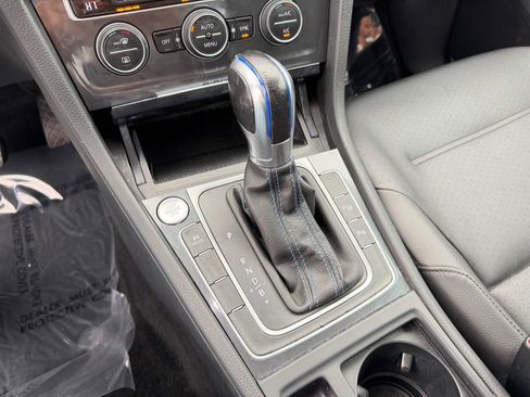 Used 2019 Volkswagen e-Golf SEL Premium image 27