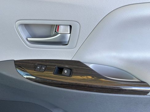 Used 2015 Toyota Sienna XLE w/ XLE Navigation Package image 19