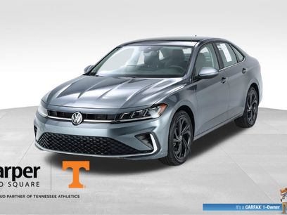 Used 2025 Volkswagen Jetta SE w/ Sunroof Package