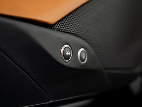 Used 2018 Ferrari 488 Spider image 35