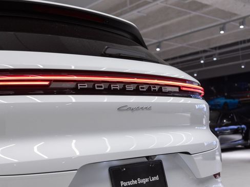 Certified 2026 Porsche Cayenne AWD/4WD image 30