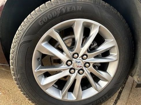 Used 2023 Buick Enclave Avenir image 27