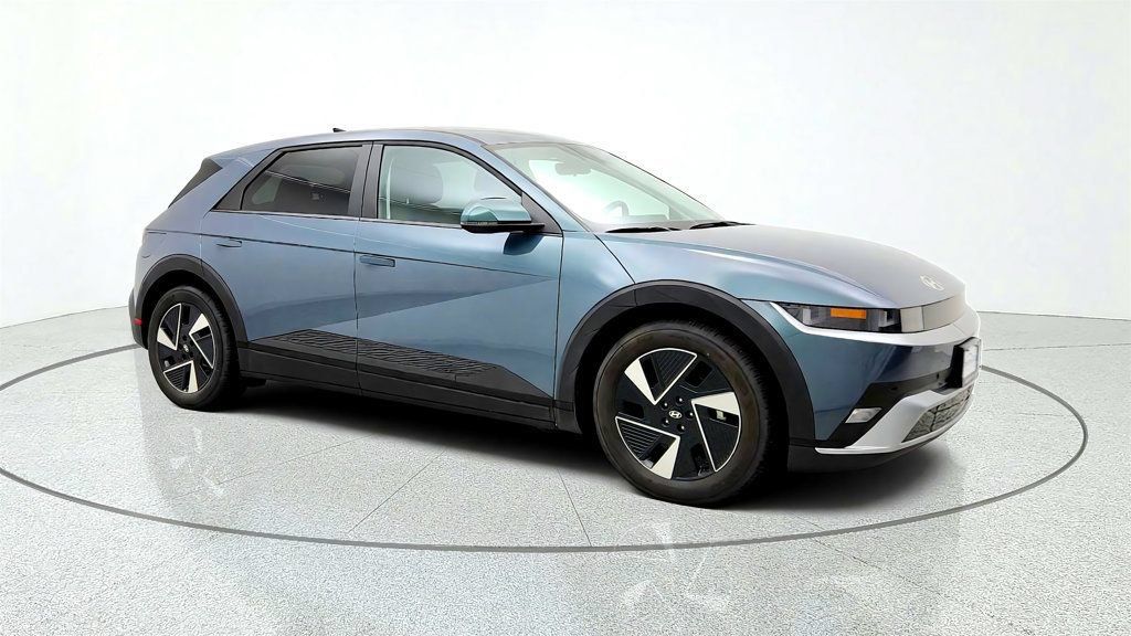 Used 2025 Hyundai Ioniq 5 SE AWD/4WD image 3