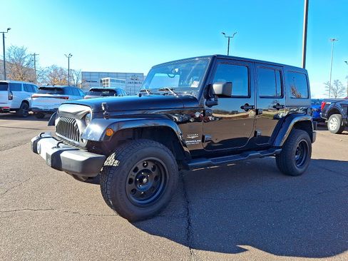 Used 2014 Jeep Wrangler Unlimited Sahara w/ Dual Top Group image 3