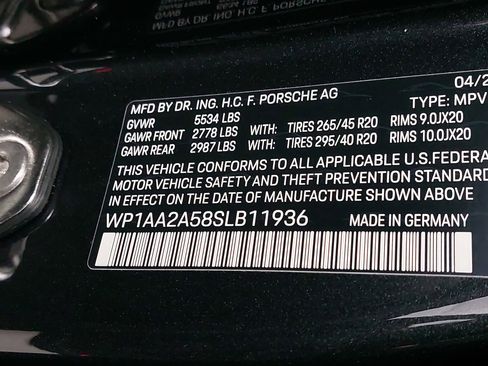 Certified 2025 Porsche Macan image 36