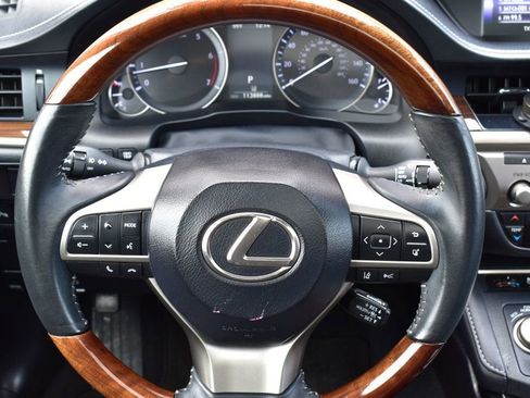 Used 2017 Lexus ES 350 w/ Premium Package image 26