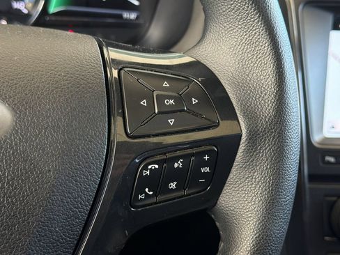 Used 2018 Ford Explorer XLT w/ Equipment Group 202A FWD image 28