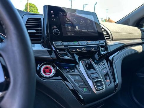 Used 2023 Honda Odyssey Elite image 18