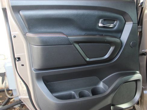 Used 2020 Nissan Titan PRO-4X w/ Pro-4x Convenience Package image 17