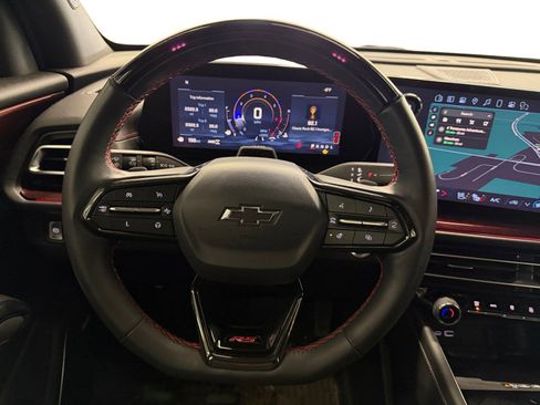 Used 2024 Chevrolet Traverse RS image 15