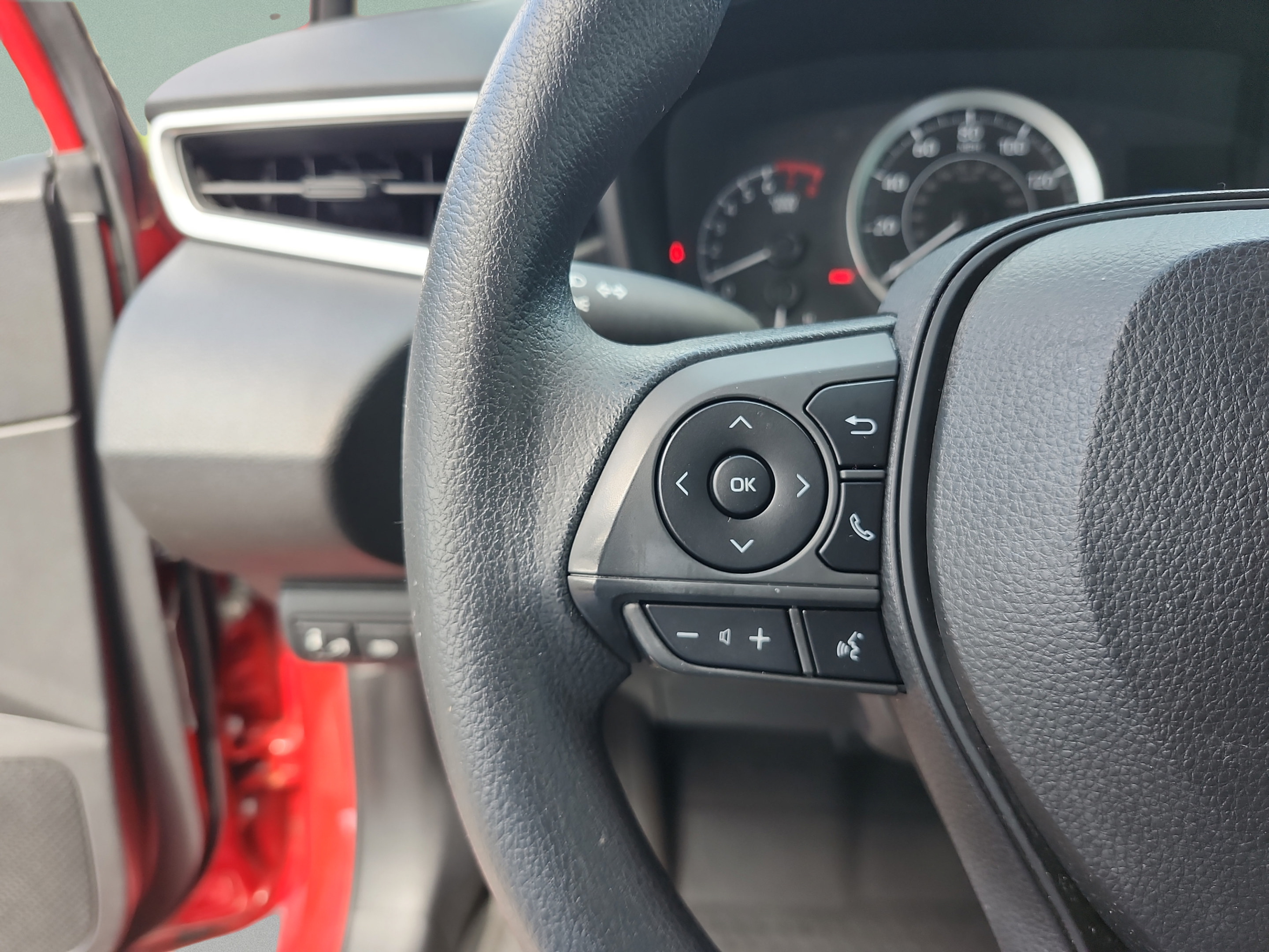 Used 2020 Toyota Corolla LE FWD image 12