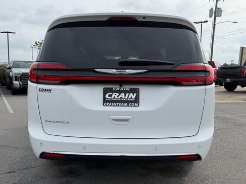 Used 2026 Chrysler Pacifica Select FWD image 6