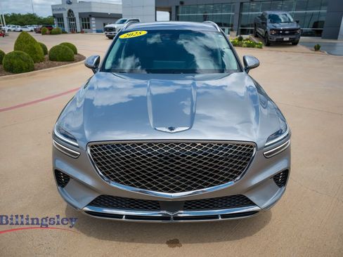 Used 2025 Genesis GV70 2.5T AWD/4WD image 2