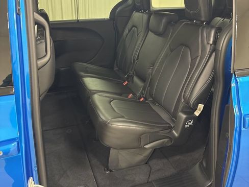 New 2026 Chrysler Pacifica Select w/ S Appearance Package FWD image 22