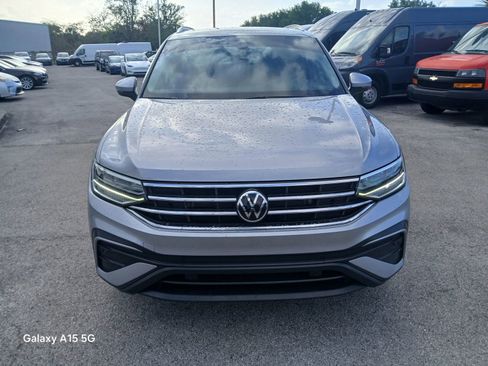 Used 2023 Volkswagen Tiguan SE image 3
