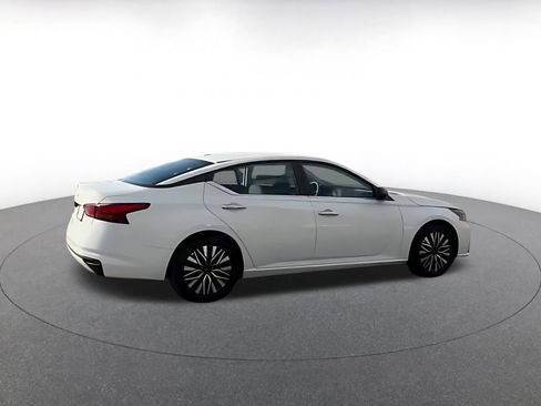 Used 2025 Nissan Altima 2.5 SV FWD image 3