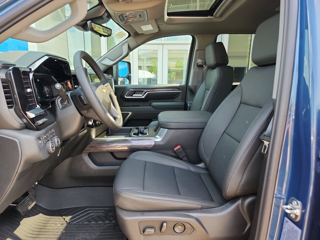 New 2026 Chevrolet Silverado 2500 LTZ w/ LTZ Plus Package AWD/4WD image 11