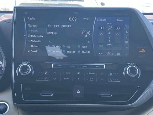 Used 2021 Toyota Highlander Platinum AWD/4WD image 16
