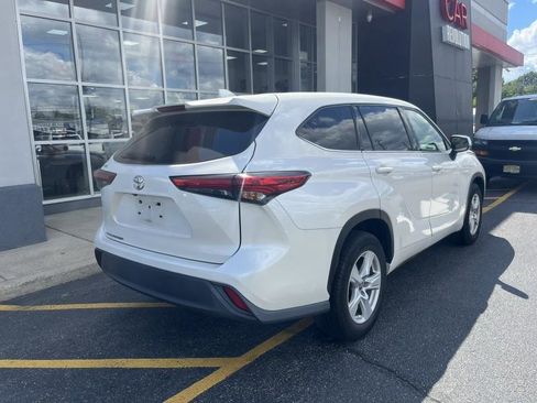 Used 2021 Toyota Highlander L FWD image 6