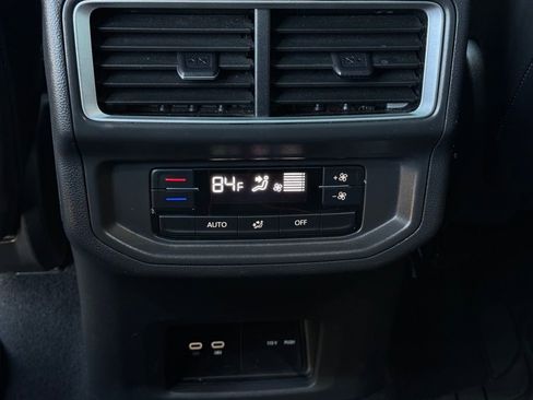 Used 2024 Volkswagen Atlas SE image 29