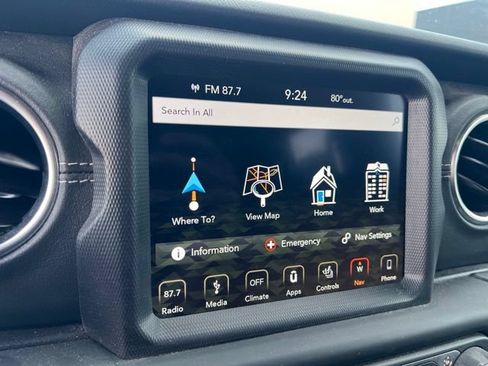 Used 2018 Jeep Wrangler Unlimited Sahara AWD/4WD image 8