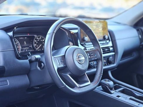 Used 2024 Nissan Pathfinder SV image 12