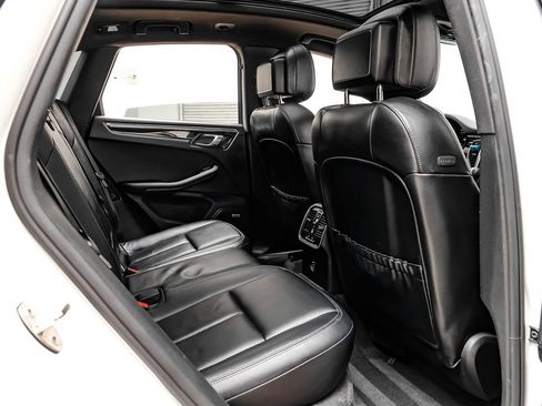 Used 2017 Porsche Macan S image 33