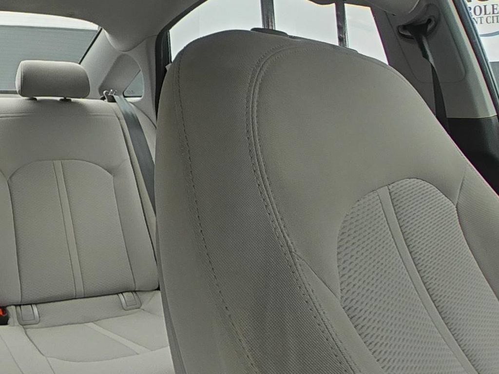 Used 2016 Hyundai Sonata SE FWD image 11