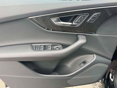 Used 2025 Audi Q7 2.0T Premium w/ Convenience Package image 16