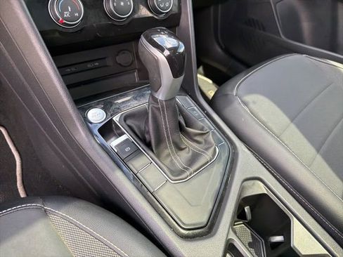 Used 2023 Volkswagen Taos SE w/ Panoramic Sunroof Package FWD image 15