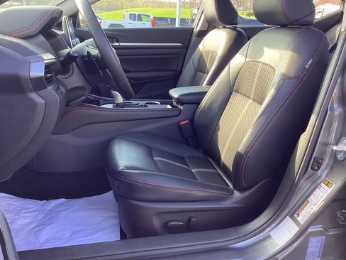 Used 2025 Nissan Altima 2.5 SR AWD/4WD image 12