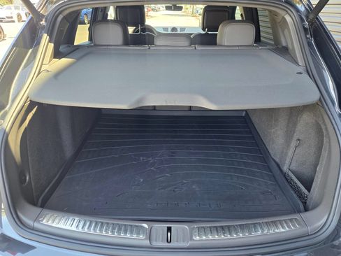 Certified 2025 Porsche Macan AWD/4WD image 27