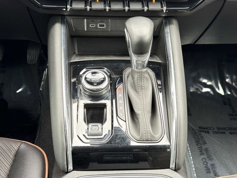 Used 2024 GMC Canyon AT4 w/ AT4 Premium Package image 6