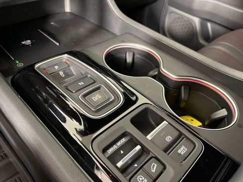 Certified 2025 Honda Pilot Black Edition image 31