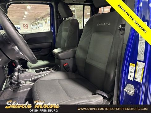Used 2018 Jeep Wrangler Unlimited Sahara w/ LED Lighting Group AWD/4WD image 14