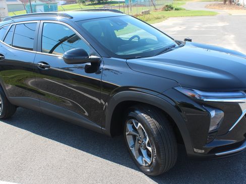 New 2025 Chevrolet Trax LT w/ Driver Confidence Package image 13