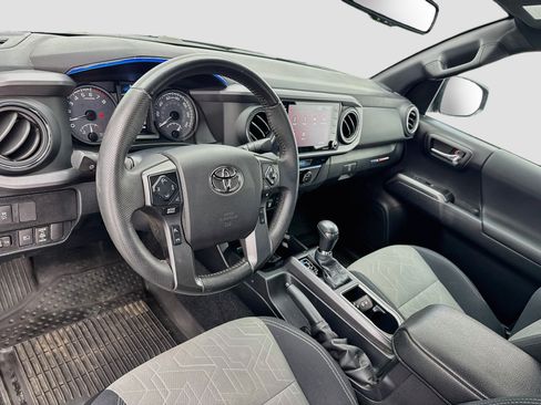Used 2021 Toyota Tacoma TRD Off-Road w/ Technology Package AWD/4WD image 7