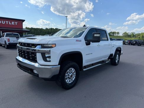 Used 2021 Chevrolet Silverado 2500 LT w/ Z71 Off-Road Package AWD/4WD image 2