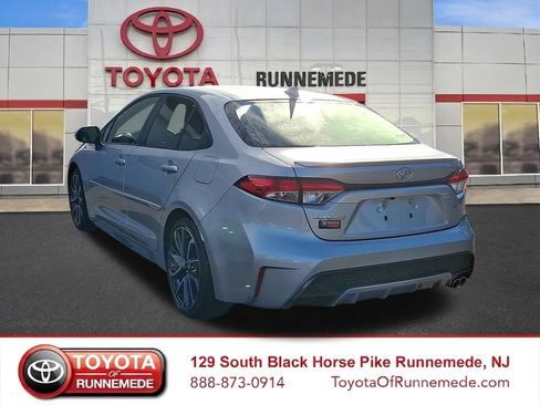 Certified 2022 Toyota Corolla SE w/ SE Premium Package FWD image 4