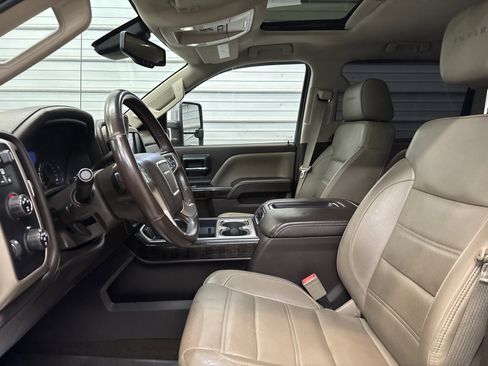 Used 2015 GMC Sierra 2500 Denali w/ Driver Alert Package image 8
