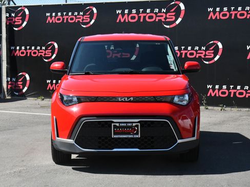 Used 2024 Kia Soul LX w/ Option Group 015 FWD image 2