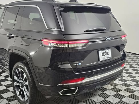 Used 2022 Jeep Grand Cherokee Overland AWD/4WD image 13