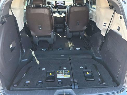 Certified 2021 Toyota Sienna Platinum FWD image 8