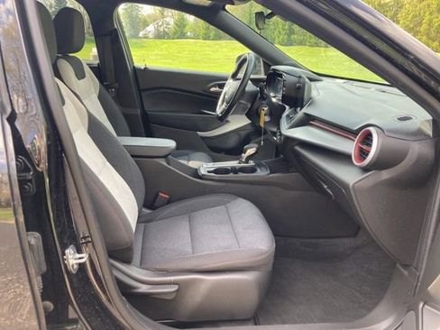 Used 2024 Chevrolet Trax RS w/ Sunroof Package FWD image 26