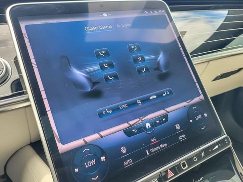 Used 2022 Mercedes-Benz S 580 4MATIC Sedan w/ AMG Line Package image 17