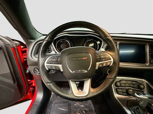 Used 2017 Dodge Challenger R/T Scat Pack w/ Leather Interior Group image 11