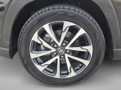 Certified 2024 Toyota Corolla Cross XLE image 23